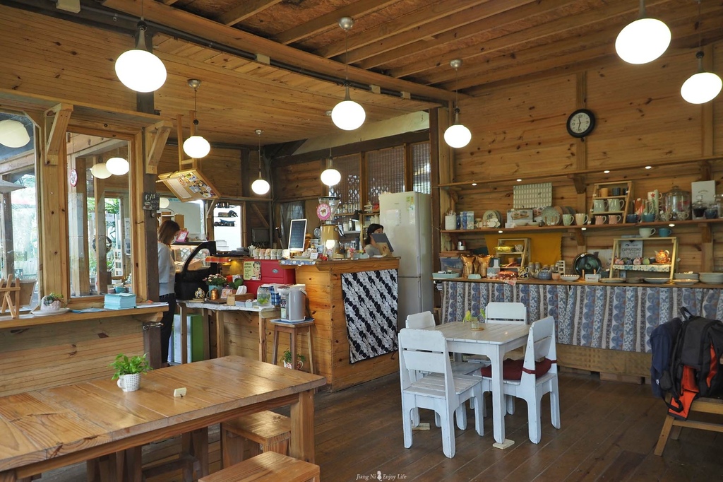 D&#038;B綠色咖啡館 30年老字號和春花卉農場 最招蜂引蝶的咖啡店 @蔣妮の冰斗人生